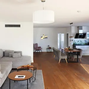  Apartment Air 14