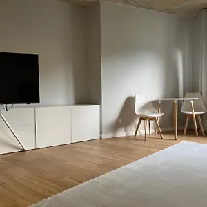  Apartment Air 15